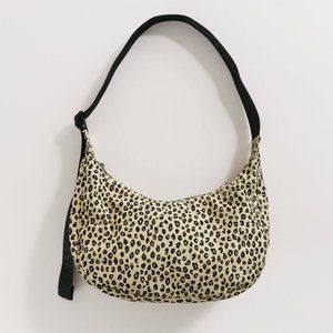 Baggu Medium Crossbody Crescent Bag in Leopard EUC